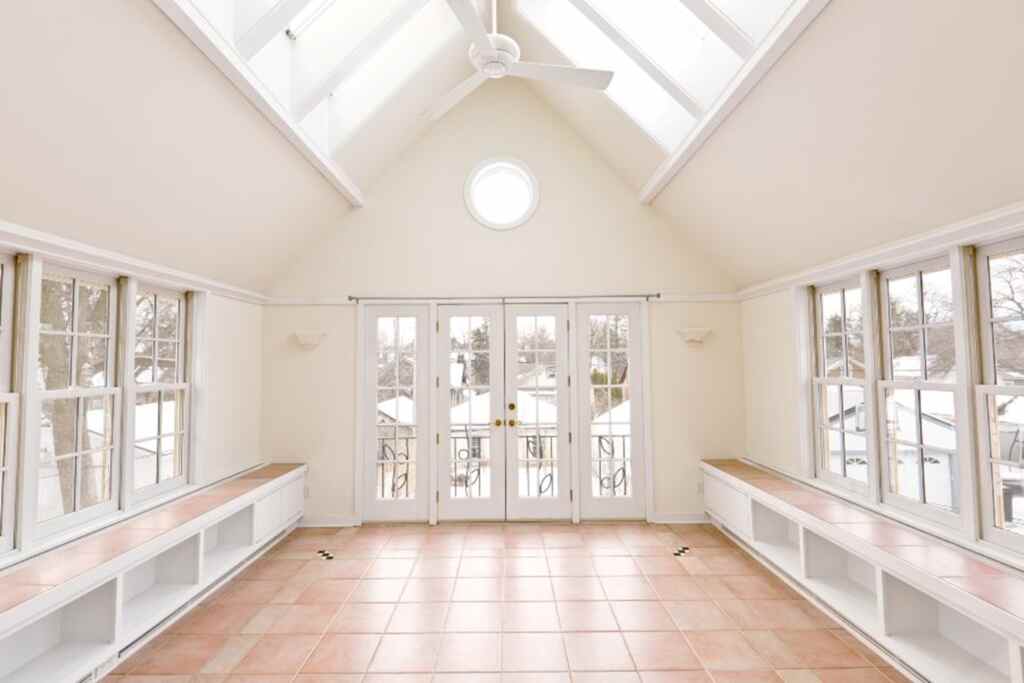 A room with windows and doors